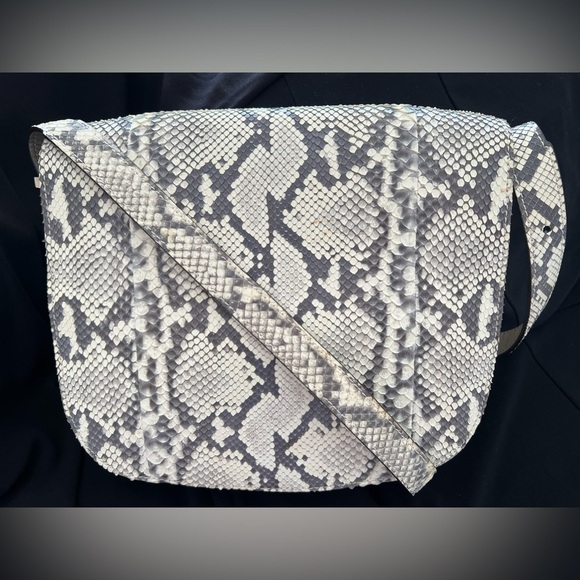 New Cape Cobra Beirut Saddle Bag, Genuine Natural Python - Picture 2 of 16